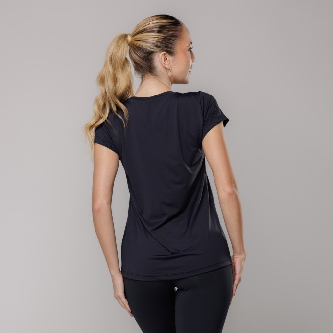 Blusa Fitness Leve com Proteção UV Preta