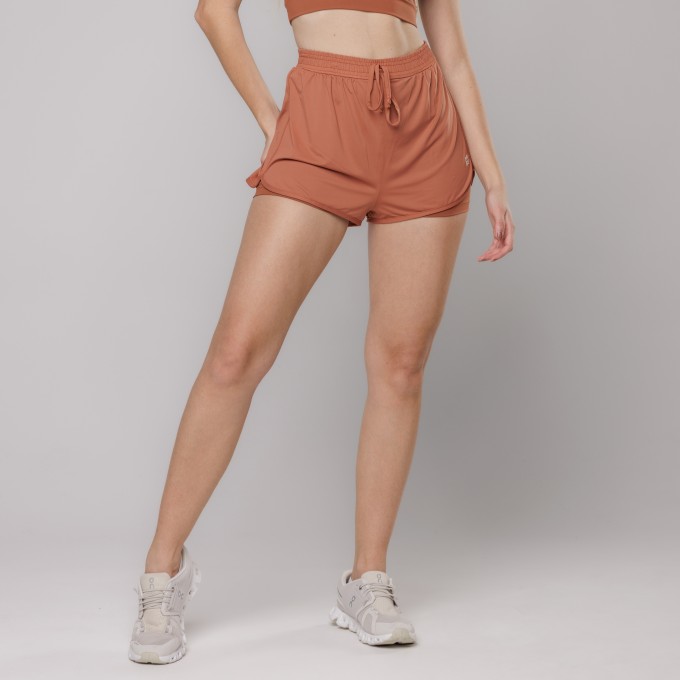 Short Fitness com Sobreposição Leve Marrom