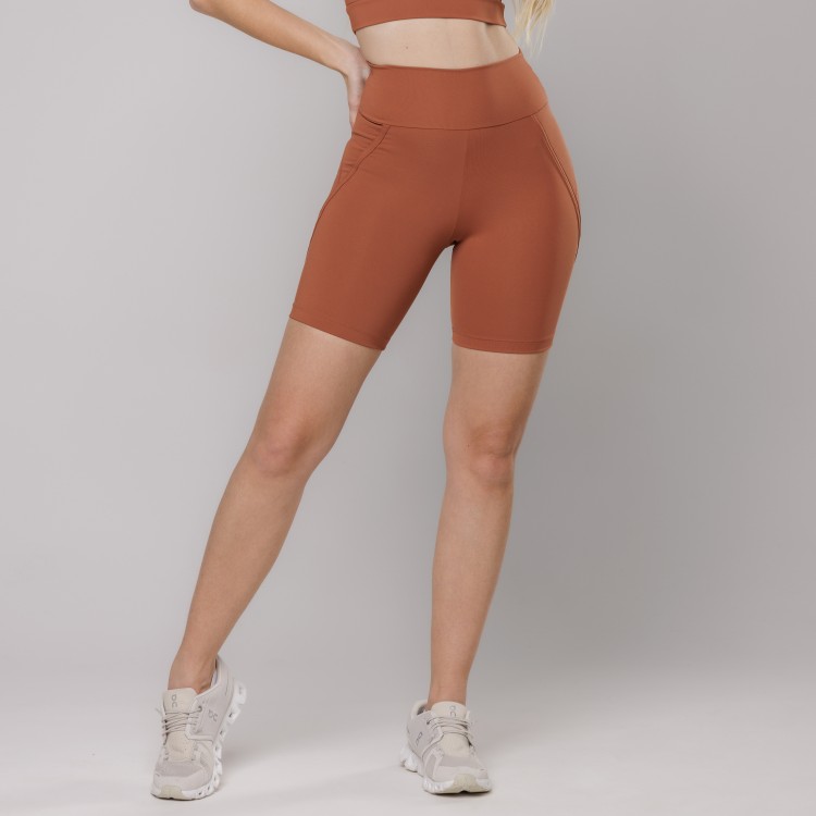 Short Fitness Alongado com Recortes Moderno Marrom